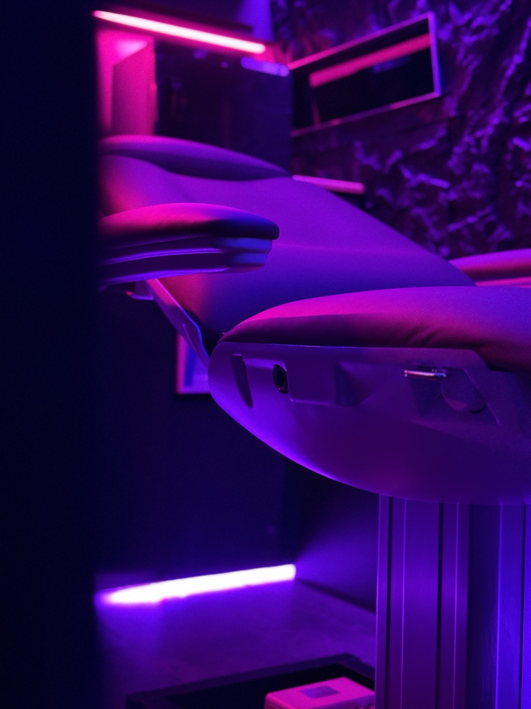 Close view of the treatment chair and stone-textured wall